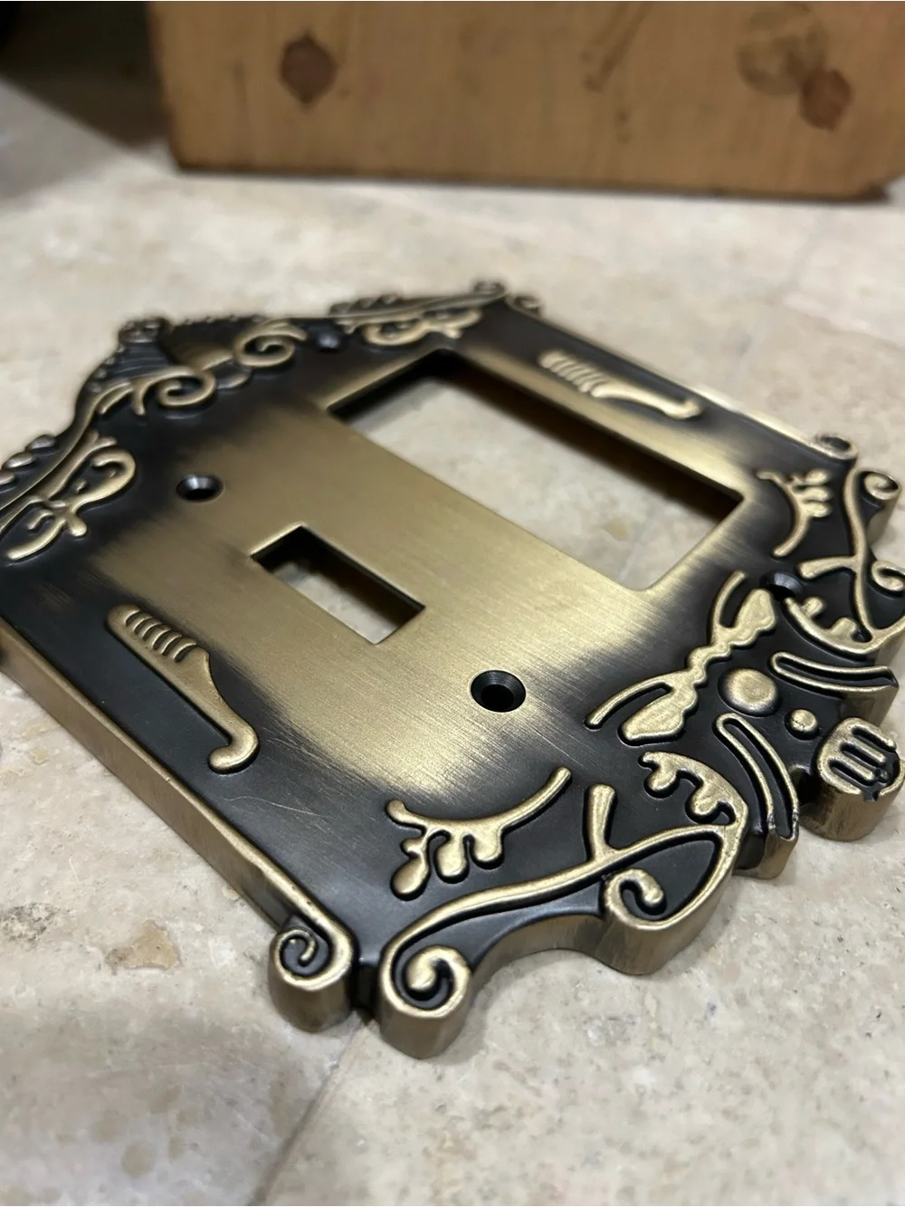 NOSTALGIC WAREHOUSE Victorian Toggle & Rocker Switch Plate Antique Brass
